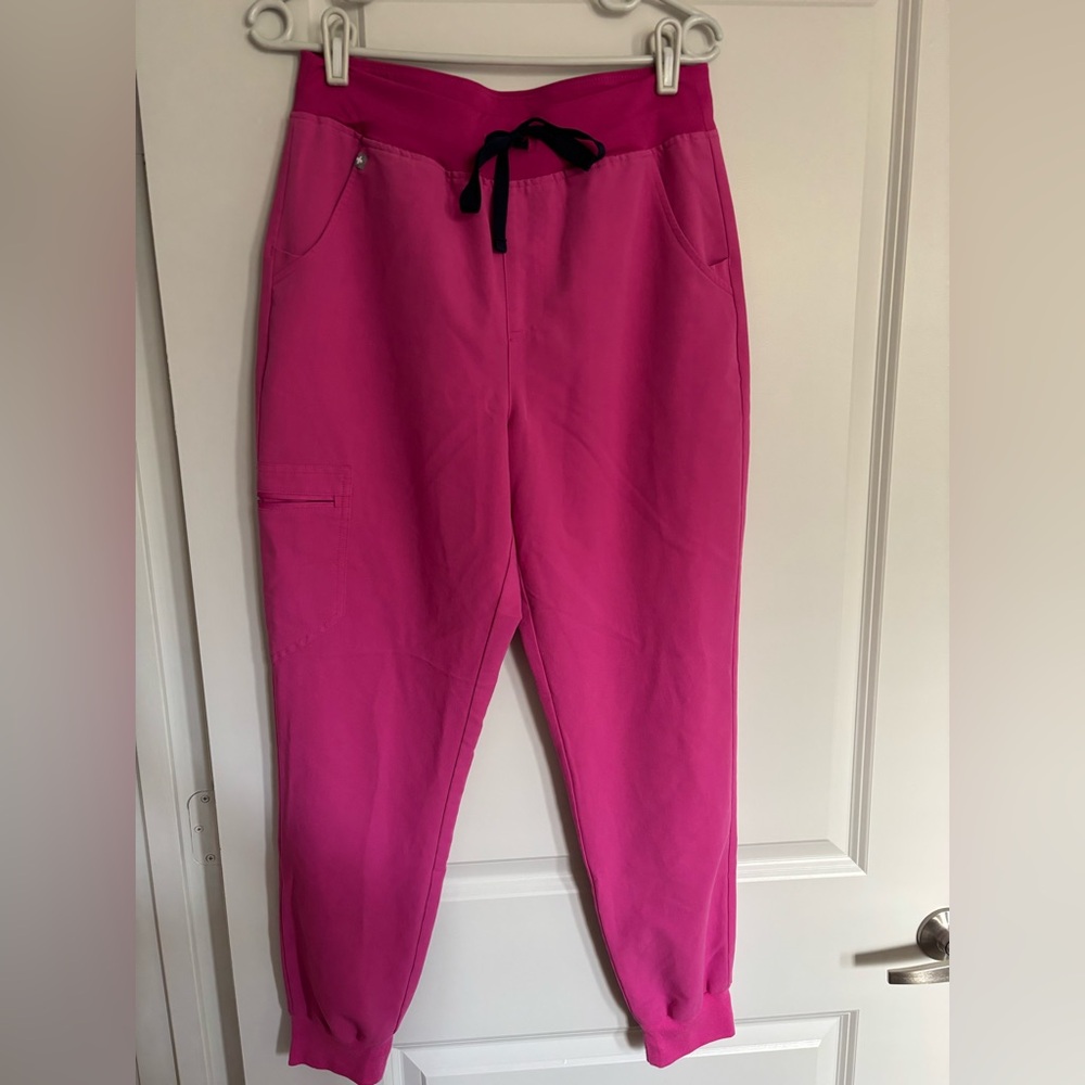 Figs Zamora Joggers in Electric Orchid size M